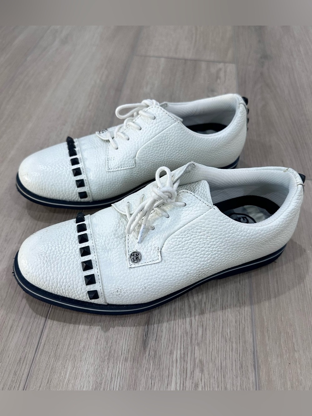 G/FORE G. Classic Stud Cap Toe Golf Shoes Womens 7.5 White Black Leather Spiked